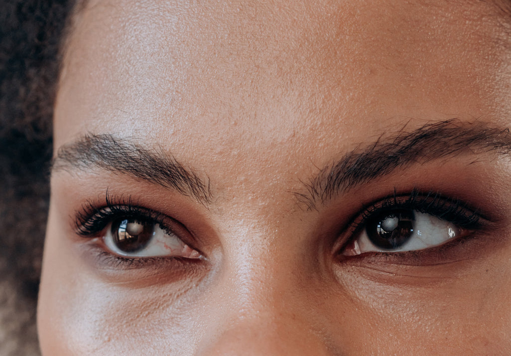 32 Things Women-of-Color Can Do to Regrow Their Thinning Eyelashes & Eyebrows
